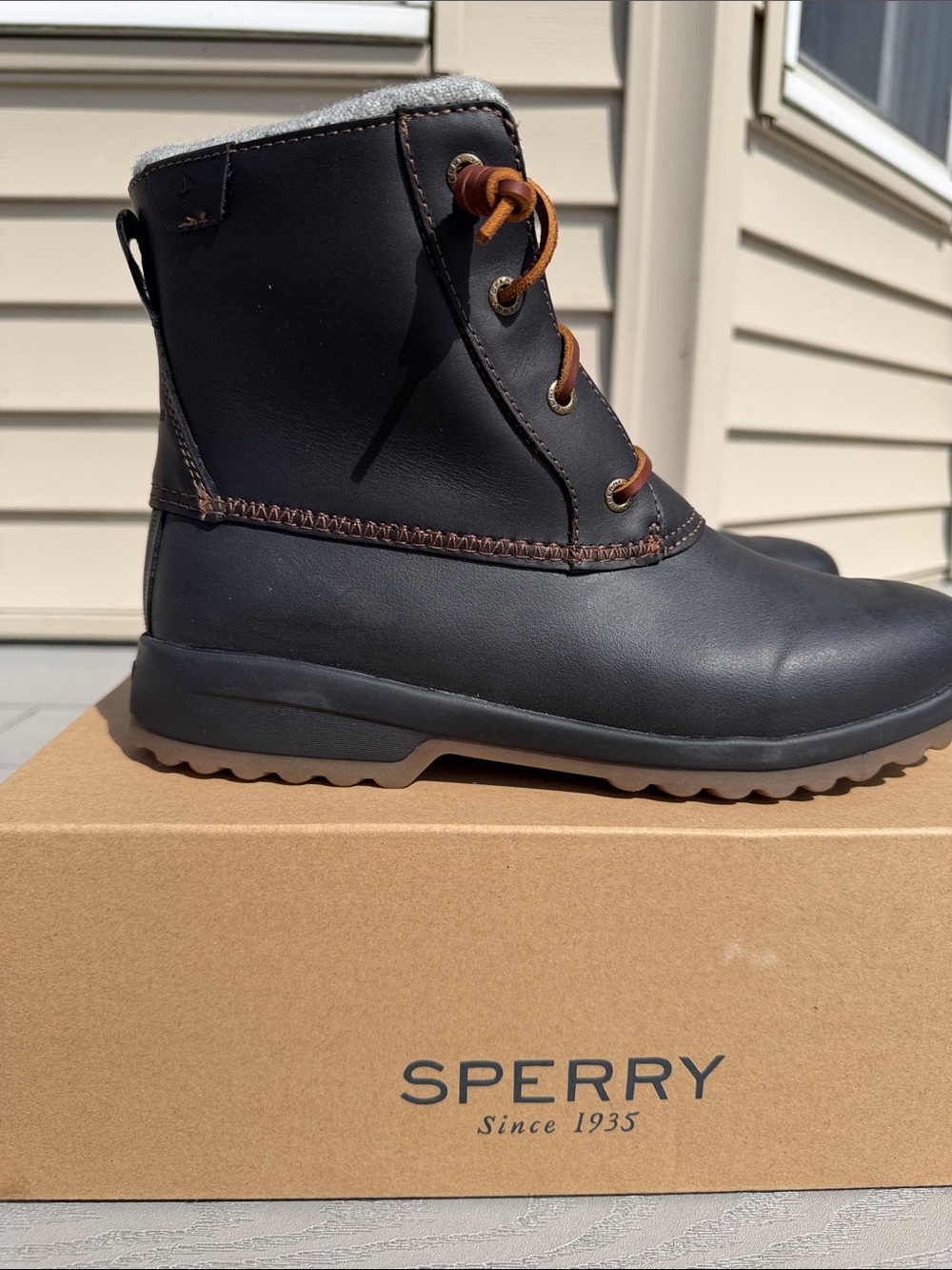 Sperry Maritime Repel 9 Women’s Black Leather Waterproof Boots with Brown Laces